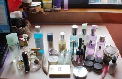 化妝品一整套的必備品與相關電腦軟件指南